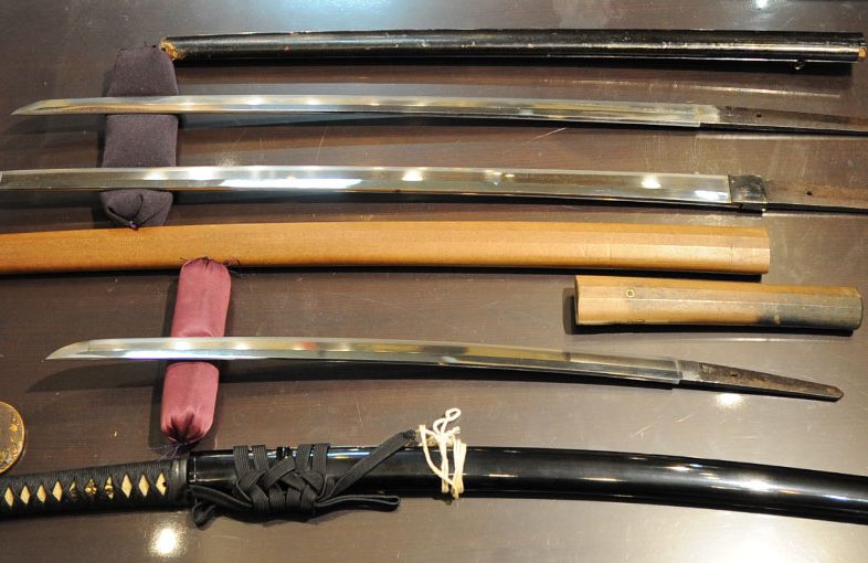 2021年3月18日掲載：栃木県男性から、刀2振、脇差1振を宅配買取