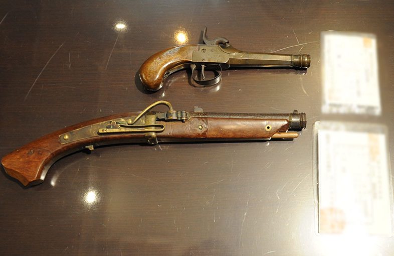 2021年4月8日掲載：兵庫県男性から、火縄式銃砲1丁、管打ち式銃砲1丁を宅配買取