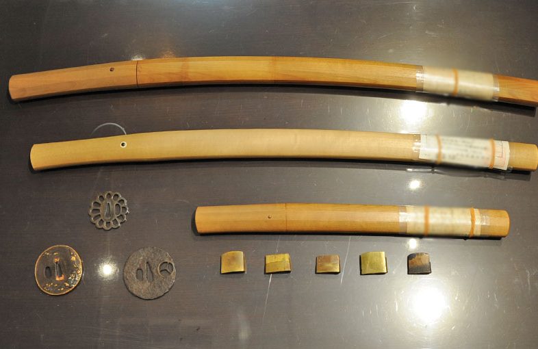 2021年6月18日掲載：長崎県男性から、脇差6振、短刀2振 他、刀装具数点を宅配買取