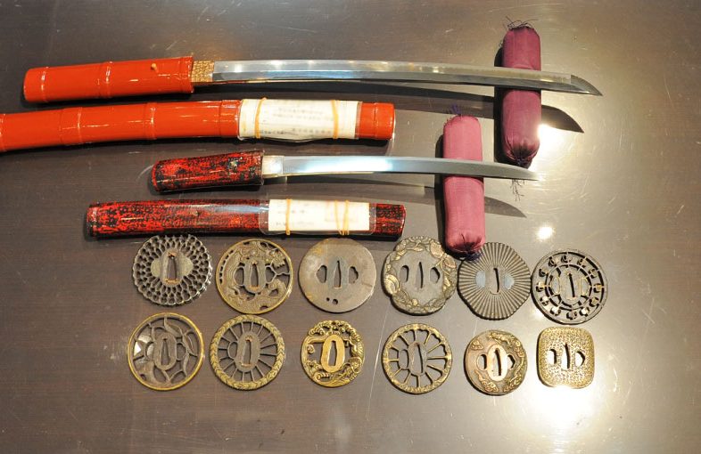 2021年7月6日掲載：山梨県男性から、脇差1振、短刀1振、鍔12点を持込買取