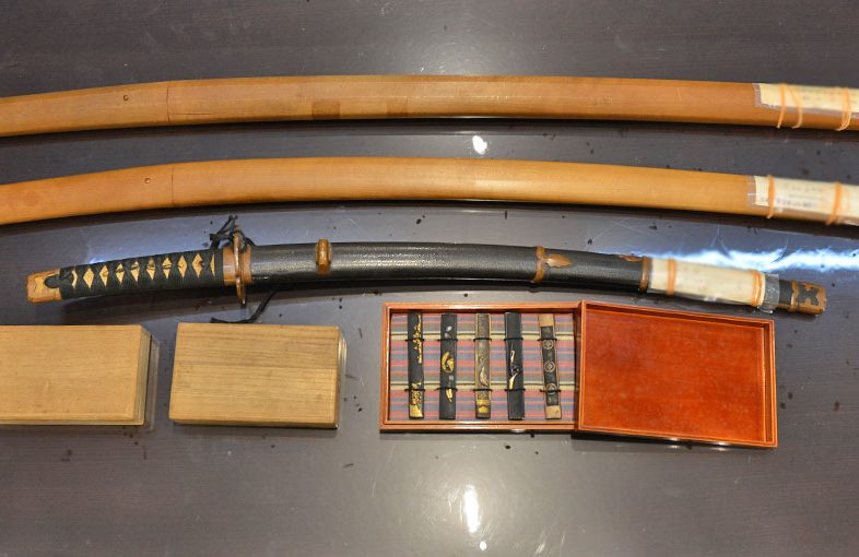 2021年11月22日掲載：東京都男性から、刀2振、脇差1振、刀装具数点を出張買取