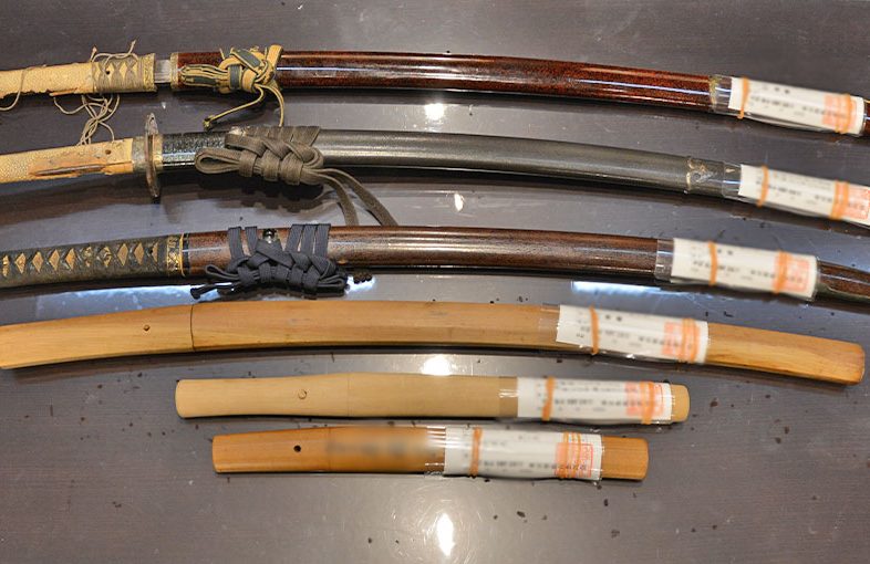 2021年11月29日掲載：東京都男性から、刀3振、脇差3振、短刀2振を持込買取