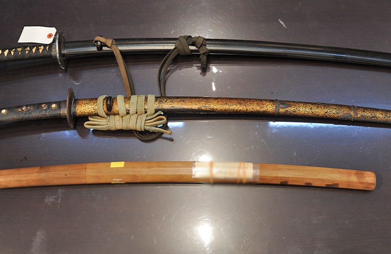 2022年4月4日掲載：神奈川県男性から、刀3振、脇差6振、短刀1振、他刀装具を出張買取