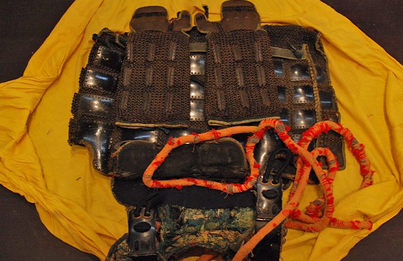 2022年10月6日掲載：東京都男性から、畳鎧1点、籠手1点を持込買取