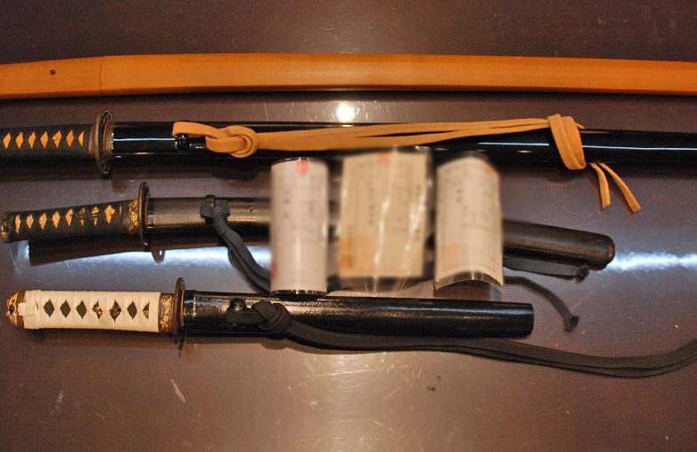 2022年12月19日掲載：神奈川県女性から、刀1振、脇差2振を持込買取