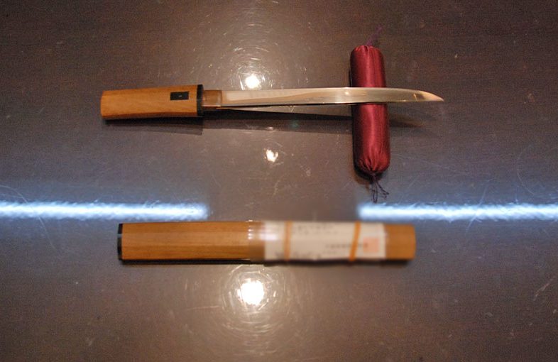 2023年1月26日掲載：東京都 女性から、短刀1振 鍔数点を持込買取