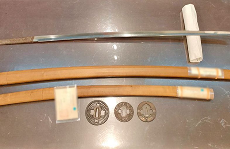 2024年5月9日掲載 佐賀県女性から、刀2振 脇差1振 鍔3枚を宅配買取