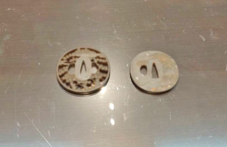 2025年1月20日掲載 静岡県女性から、鍔2点を持込買取