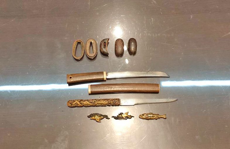 2025年6月1日掲載 東京都・男性から、小刀1点 小柄1点 目貫1点 その他金具類を持込買取