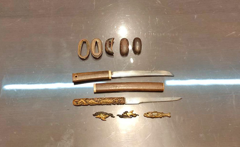 2025年6月1日掲載 東京都・男性から、小刀1点 小柄1点 目貫1点 その他金具類を持込買取